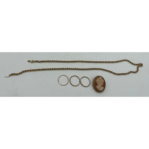 566 - 9ct gold to include rope twisted bracelet and 3 sleeper earrings along with a cameo shell brooch. Br... 