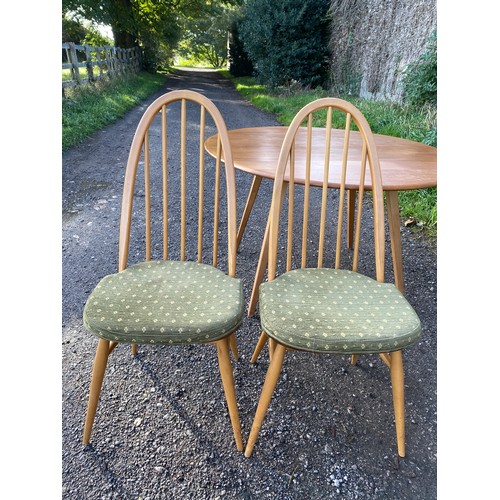 122 - Ercol oval dining table with two drop leaves 125 x 113.5 x 71cm fully extended and 61.5 with leaves ... 