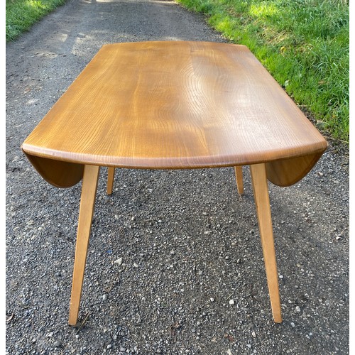 122 - Ercol oval dining table with two drop leaves 125 x 113.5 x 71cm fully extended and 61.5 with leaves ... 