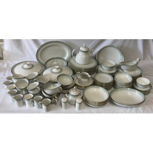 259 - A large collection approx. 116 pieces of Royal Doulton 'Berkshire' tea and dinner service to include... 