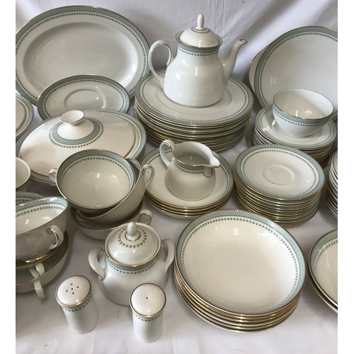 259 - A large collection approx. 116 pieces of Royal Doulton 'Berkshire' tea and dinner service to include... 