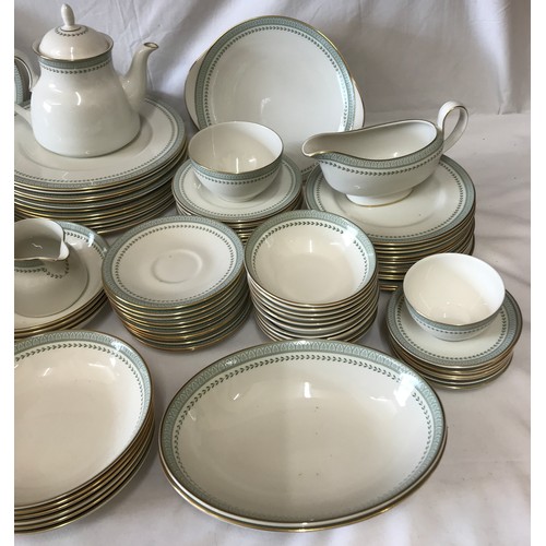 259 - A large collection approx. 116 pieces of Royal Doulton 'Berkshire' tea and dinner service to include... 