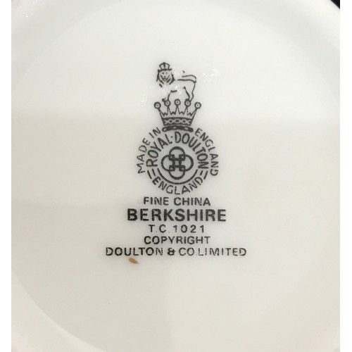 259 - A large collection approx. 116 pieces of Royal Doulton 'Berkshire' tea and dinner service to include... 