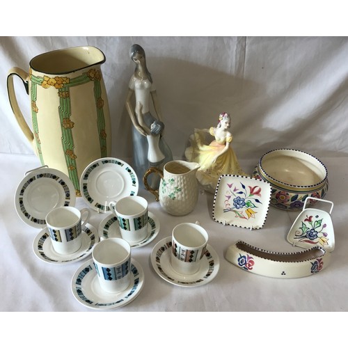 262 - A mixed ceramics lot to include four Ridgeway potteries 'Masquerade' cups with six saucers, a Royal ... 