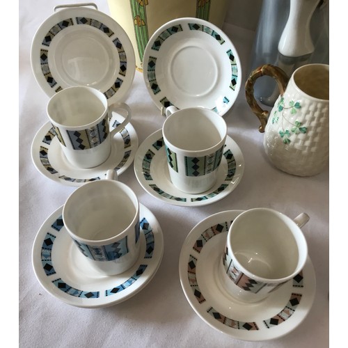 262 - A mixed ceramics lot to include four Ridgeway potteries 'Masquerade' cups with six saucers, a Royal ... 