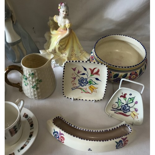 262 - A mixed ceramics lot to include four Ridgeway potteries 'Masquerade' cups with six saucers, a Royal ... 