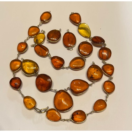 592 - Amber and yellow metal wire bead necklace. Total weight 29.7gm. Needs links rejoining.