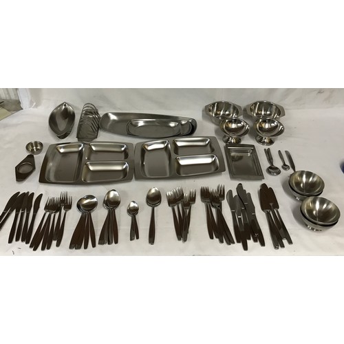 1008 - Various stainless steel kitchen ware to include: Elkington & Co Ltd the 'Boston' pattern cutlery com... 