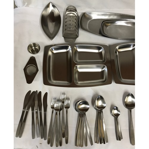 1008 - Various stainless steel kitchen ware to include: Elkington & Co Ltd the 'Boston' pattern cutlery com... 