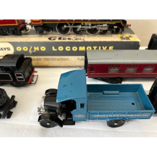 793 - Locomotives and carriages to include Hornby Princess Elizabeth 6201, Corgi LNER truck, Lima Train (p... 