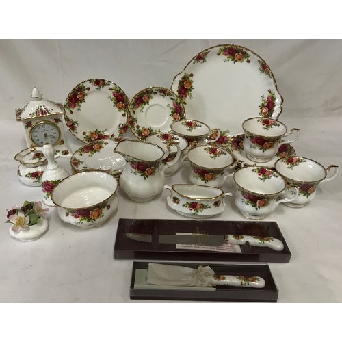 256 - Royal Albert 'Old Country Roses' comprising: 6 x cups and saucers, sugar bowl, milk jug, 6 x small p... 