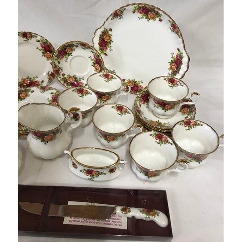 256 - Royal Albert 'Old Country Roses' comprising: 6 x cups and saucers, sugar bowl, milk jug, 6 x small p... 