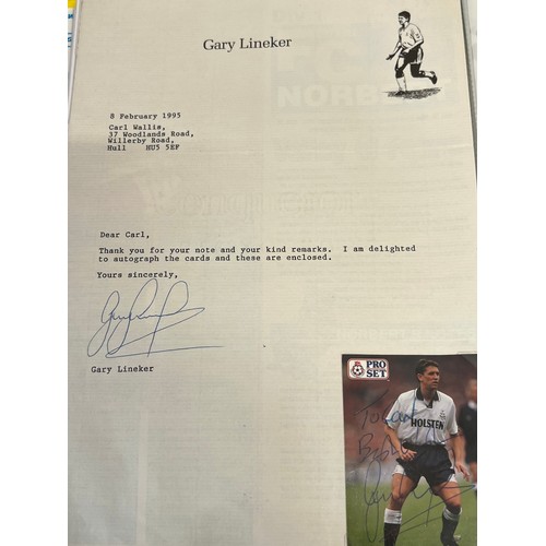 1228 - A large collection of football autographs to include Alex Ferguson, Bryan Robson, Ryan Giggs, Roy Ke... 