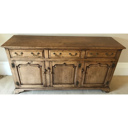 110 - Oak sideboard with 3 drawers and 3 cupboards 90 x 167 x 48cm w.