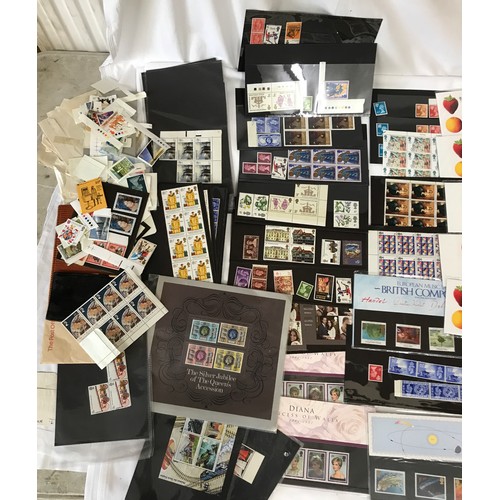 674 - GB mint stamps and presentation packs mainly 1980's and 1990's to include Welsh Diana packs and 15 p... 