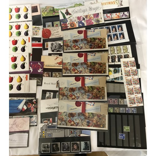 674 - GB mint stamps and presentation packs mainly 1980's and 1990's to include Welsh Diana packs and 15 p... 