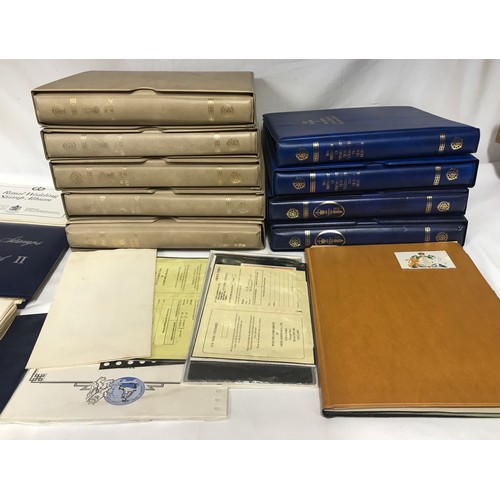 679 - Royal Family themed omnibus printed albums to include Charles and Diana royal wedding in five printe... 