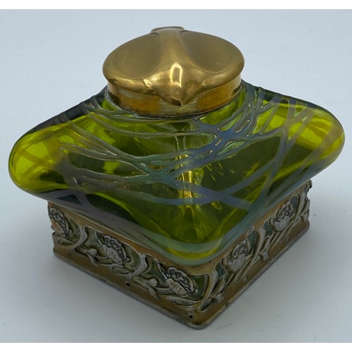 417 - An Art Nouveau inkwell with green iridescent glass and brass hinged cover stamped DRGM 168180 GER103... 