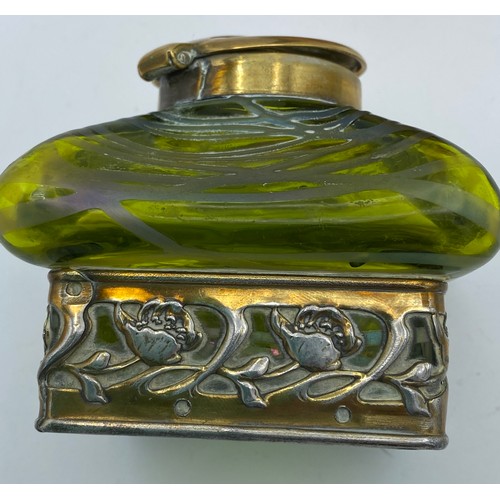 417 - An Art Nouveau inkwell with green iridescent glass and brass hinged cover stamped DRGM 168180 GER103... 