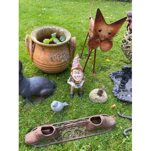 220 - A miscellany of garden ornaments to include cast iron planter, bird bath, boot scraper, cast iron gn... 