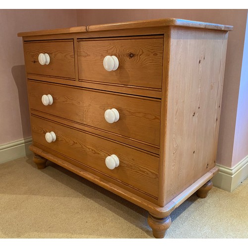 126 - A pine chest of drawers 2 short over 2 long with white porcelain knobs. 73 h x 90 w x 44cm d.