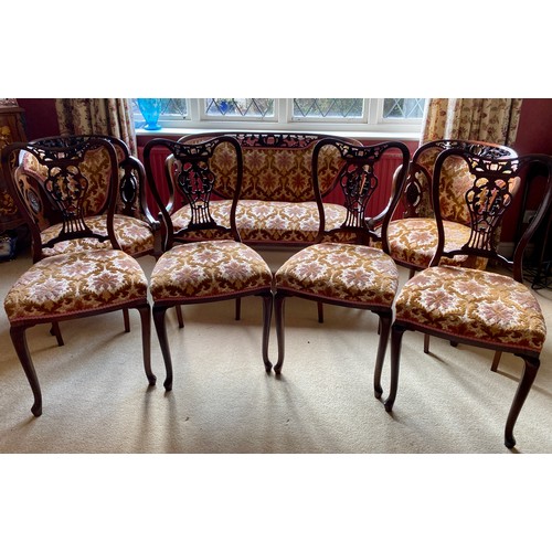 132 - An Edwardian mahogany 7 piece drawing room suite to include 2 seater sofa, 2 armchairs, 3 side chair... 