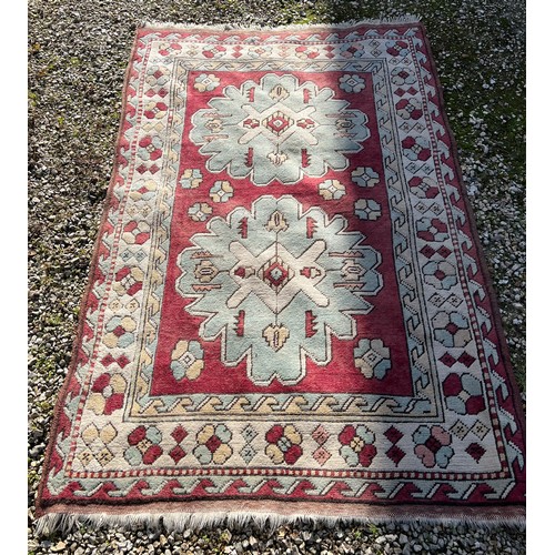 1220 - A good quality rug. 210 x 134cm.