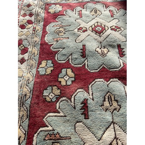 1220 - A good quality rug. 210 x 134cm.