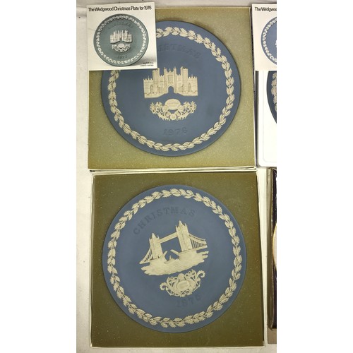 277 - Wedgwood Christmas plates to include 1975, 1976, 1977, 1978 and 1980 together with a Royal Grafton T... 