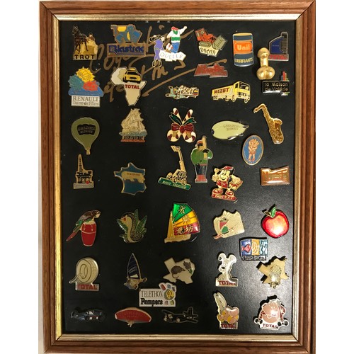 455 - An assortment of pin badges predominantly French to include: Mcdonald's Sydney, Paris, Roma, Quebec ... 