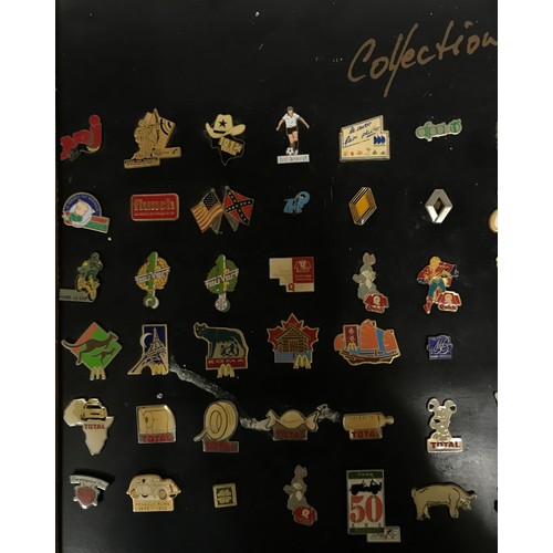 455 - An assortment of pin badges predominantly French to include: Mcdonald's Sydney, Paris, Roma, Quebec ... 