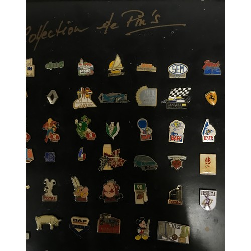 455 - An assortment of pin badges predominantly French to include: Mcdonald's Sydney, Paris, Roma, Quebec ... 