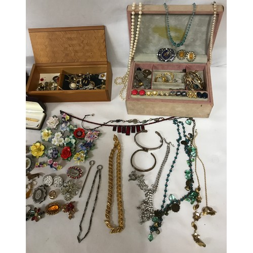 476 - A collection of costume jewellery to include majority pins, earrings, necklaces and brooches.