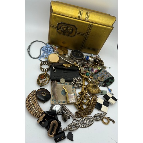 607 - A quantity of mainly 19thC jewellery to include expanding jet bracelet, beadwork purse etc.