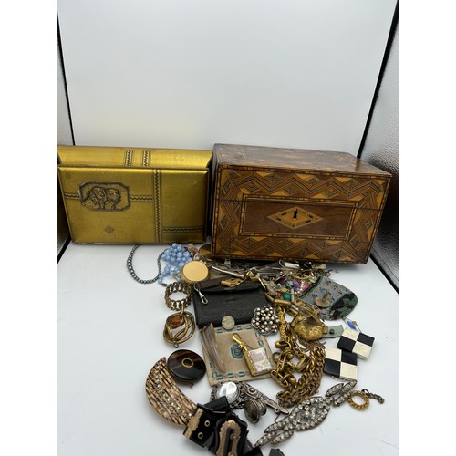 607 - A quantity of mainly 19thC jewellery to include expanding jet bracelet, beadwork purse etc.