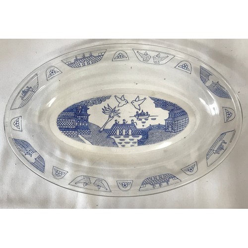 397 - A Pyrex tableware set decorated in Willow Pattern to include 6x large plates 23cm, 6x small plates 1... 