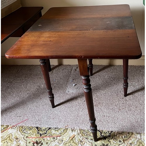 177 - A 19thC Mahogony Sutherland table with drawer to one end 85 w when extended x 70 x 72cm.