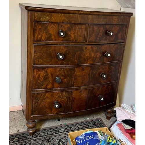 182 - A 19thC mahogany bow front chest of drawers, 2 short over 3 long drawers 105 x 50 x 125cm h.