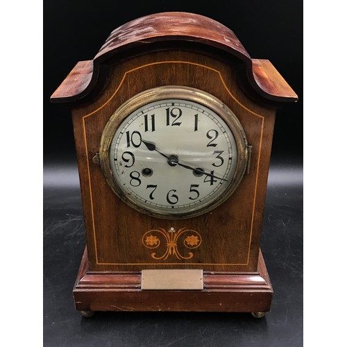 1176 - An inlaid mantle clock, the movement marked 16 and 1576 with engraved plaque to front 'Presented to ... 