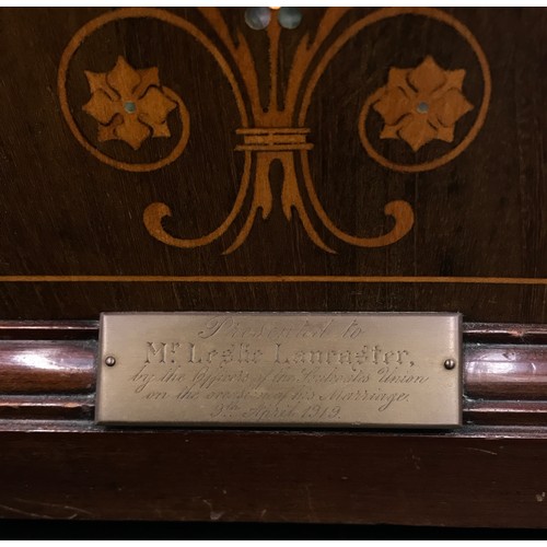 1176 - An inlaid mantle clock, the movement marked 16 and 1576 with engraved plaque to front 'Presented to ... 