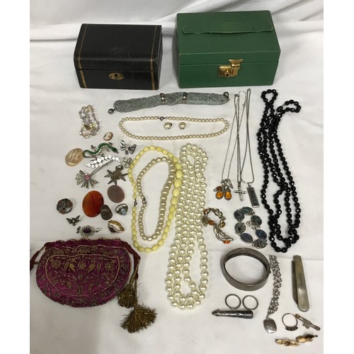 474 - A quantity of costume jewellery to include hallmarked silver bangle, bracelet, 2 x rings, pendant an... 