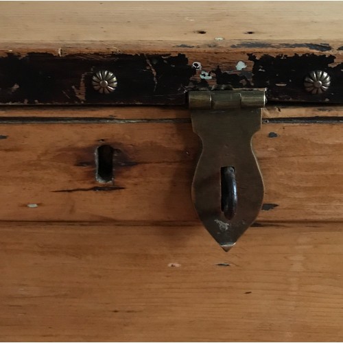 995 - A pine box with metal handles at either side and a metal lock to front. 97 w x 48 d x 31cm h.