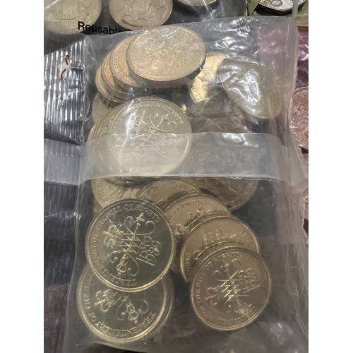 627 - Royal Mint, a collection of old style large two pound coins and 50p's. 54 in total.