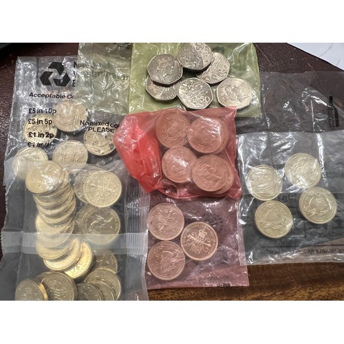 627 - Royal Mint, a collection of old style large two pound coins and 50p's. 54 in total.