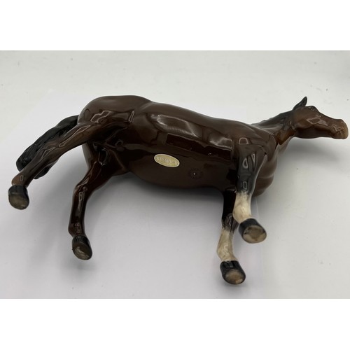 382 - Brown Beswick horse with white flash to face. 17 h 23cm l.