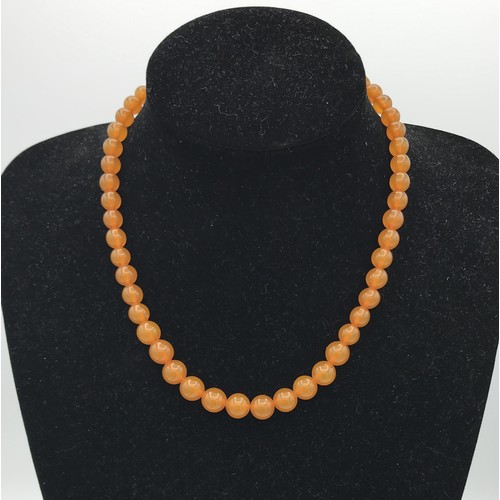 513 - Four amber coloured pieces of jewellery to include a bead necklace 45cm l, two bead bracelets and a ... 