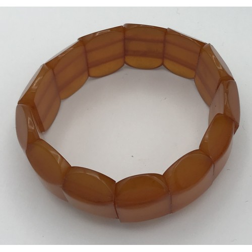 513 - Four amber coloured pieces of jewellery to include a bead necklace 45cm l, two bead bracelets and a ... 