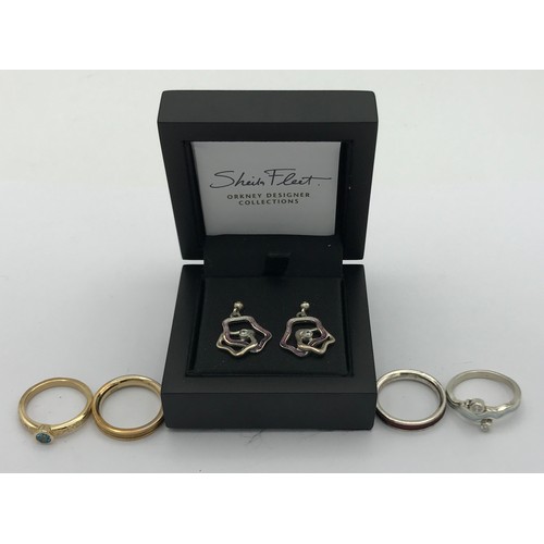 514 - A selection of Sheila Fleet jewellery to include two silver coloured rings one with a cubic Zircon, ... 