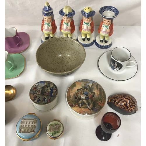 367 - A miscellaneous lot to include a set of four coloured Richard Ginori espresso cups, a speckled potte... 