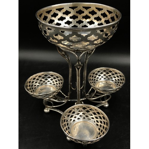 699 - A 1912 silver epergne by George Randle of Birmingham weight 700 grams, height 25cm.